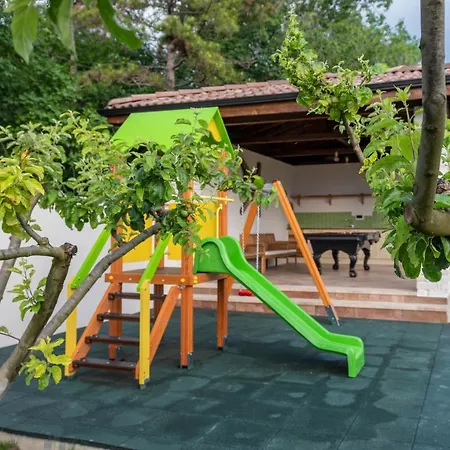 빌라 Apple - 3 Bedroom Luxury With Prv Pool & Bbq 발치크