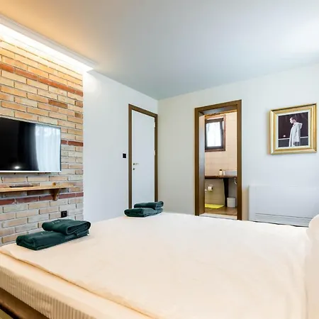 Apple - 3 Bedroom Luxury With Prv Pool & Bbq 빌라 발치크